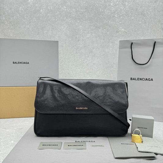 BALENCIAGA TASCHE #3